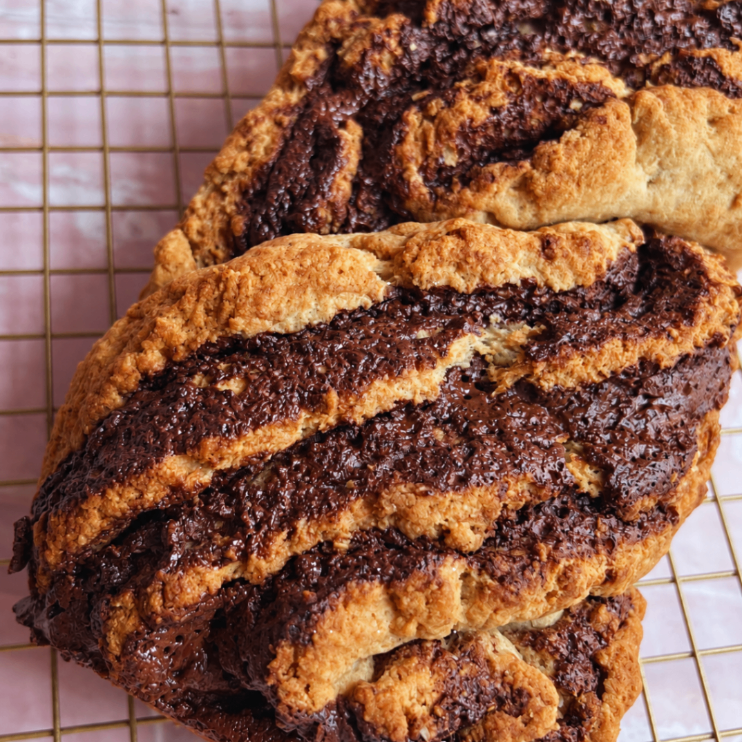 Pan trenzado de chocolate sin gluten y sin azúcar