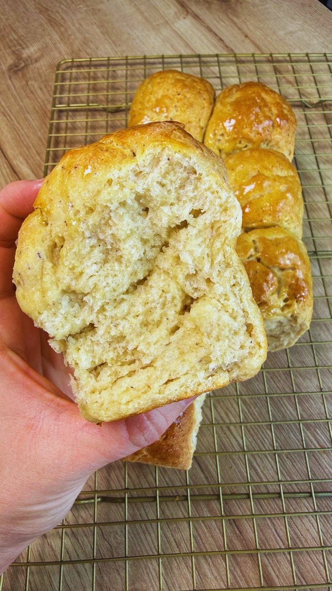 Pan brioche saludable sin gluten recién horneado